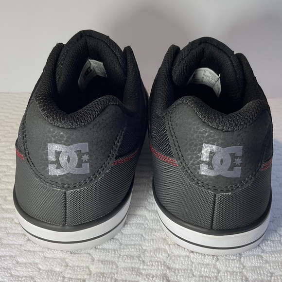 DC Leather Skateboard Shoe Black and Red Youth Size 5 - Picture 9 of 11